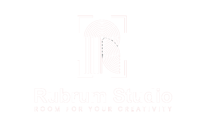 Logo von dem Rubrum Studio - Fotostudio zum Mieten mit weißer Hohlkehle in Nürnberg.